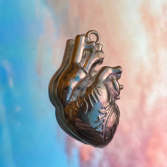 Silver Anatomical Heart Pendant - Picture 2 of 3